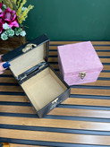 جعبه کادویی هدیه باکس چوبی روکش مخمل عرض و طول ۱۹ عمق۹.۵ سانتی متر