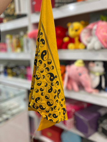 اسکارف زرد طرح یانگ بین پارچه ای