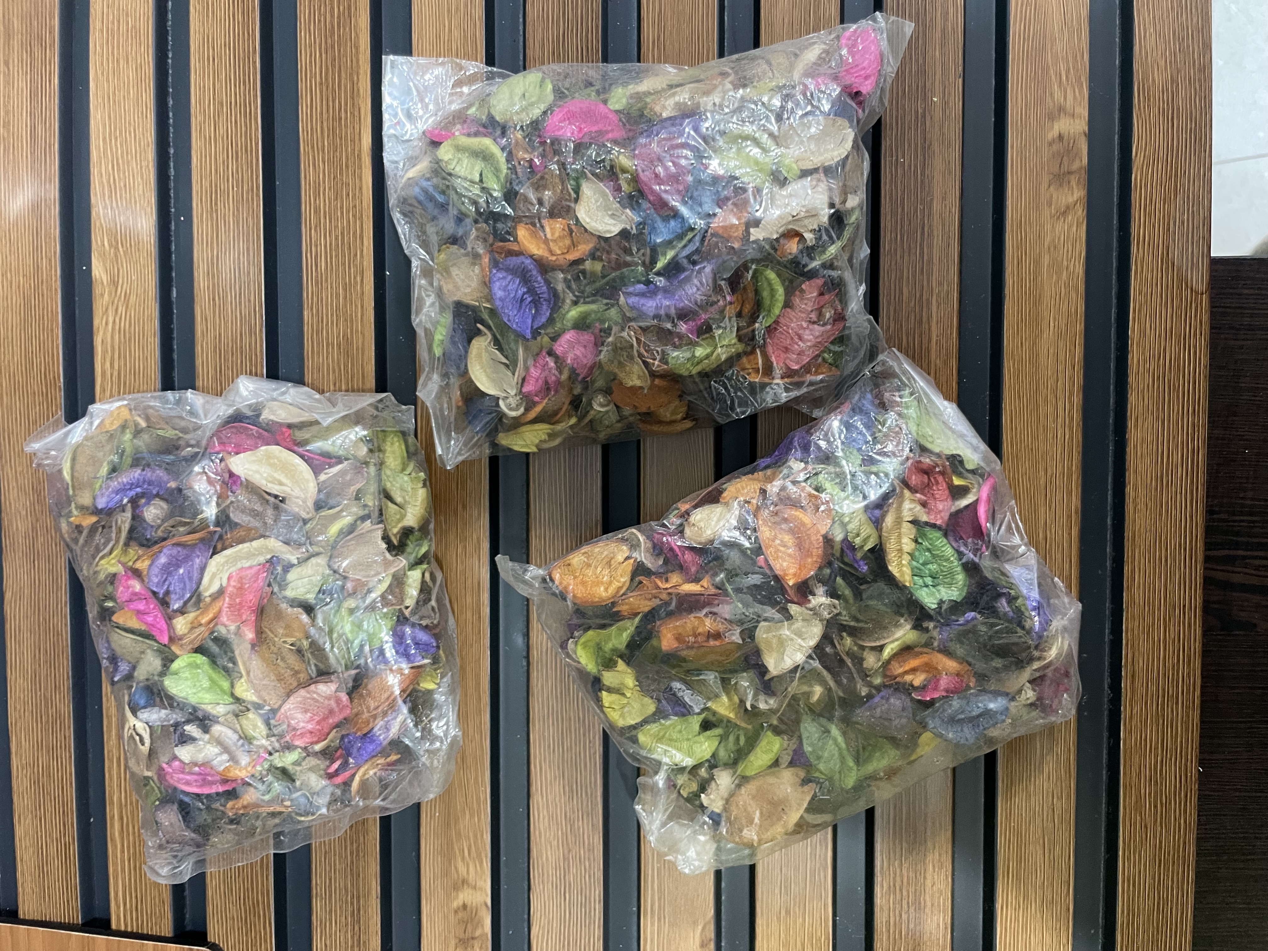 پوشال گل خشک بسته ۲۰ گرمی رنگ رنگی