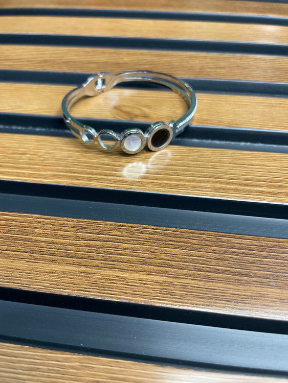 دستبند النگویی بنگل دخترانه نقره ای رنگ ثابت سنگ مشکی